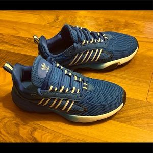 Boy's Adidas Shoes Size 4